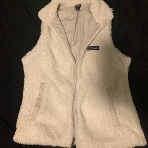 White sheep Patagonia vest